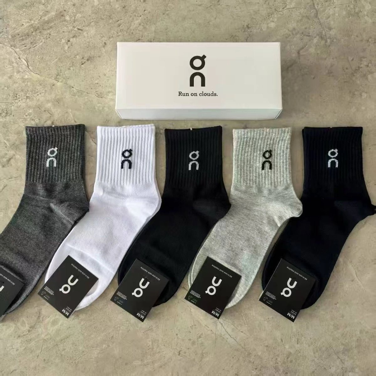 5 Pairs Men Black Label Classic Solid Color Mid‑Calf Crew Socks Unisex Daily Sport Socks Gift Pack